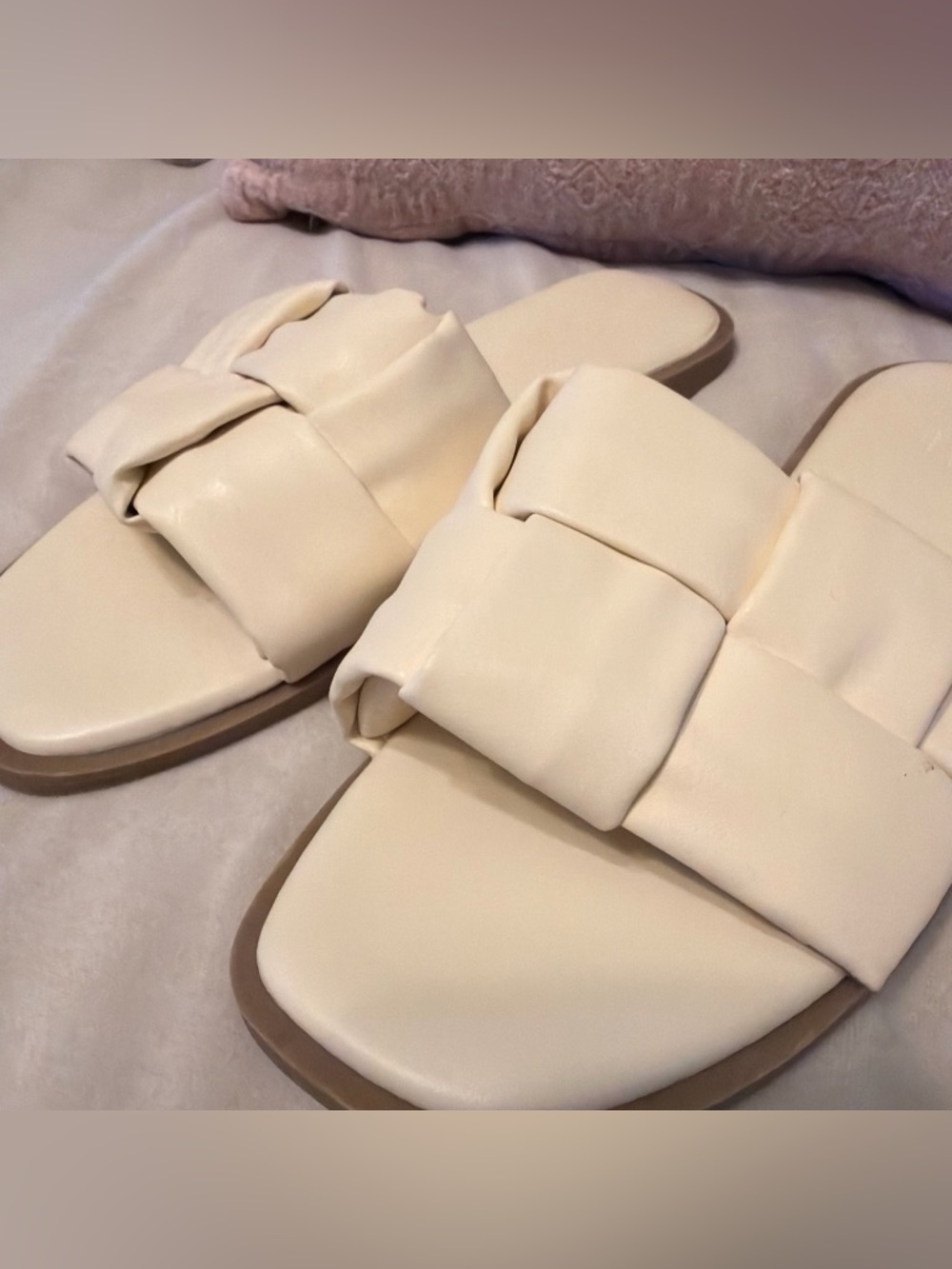 Universal Thread Cream Padded Slide Sandals